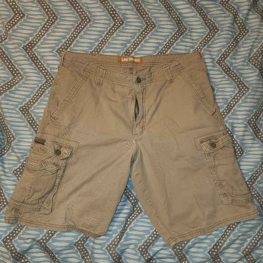 Medium Tan Lee Dungarees Cargo Shorts in 36 Waist